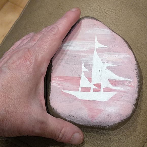 ๐จ๐ฆ NWT Pink Sailing Garden Rock - Picture 2 of 3